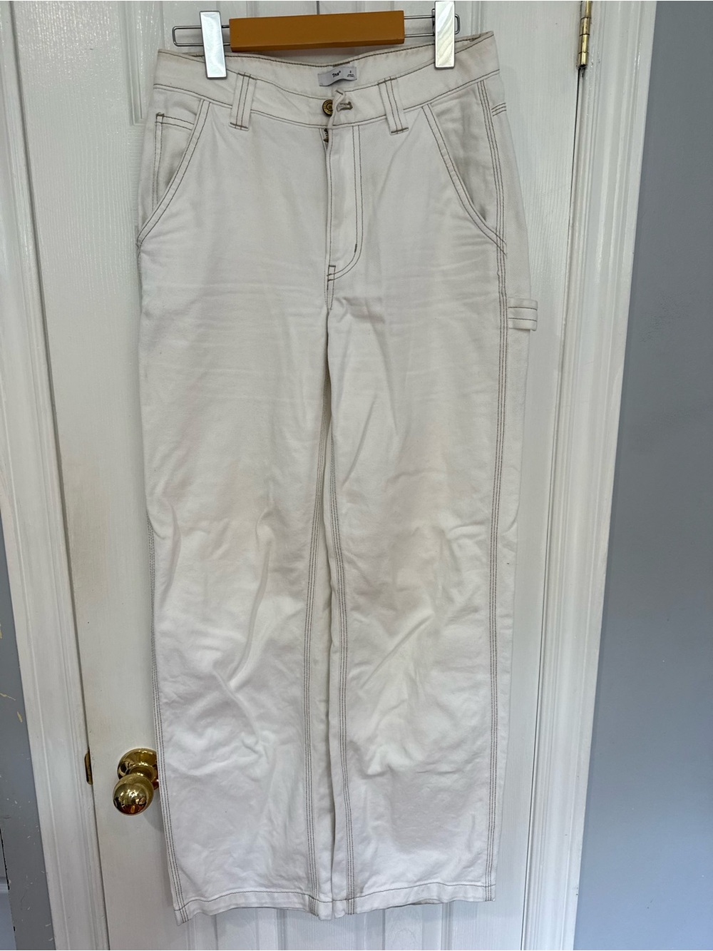 Aritzia Relaxed Women’s Jeans in Off-White